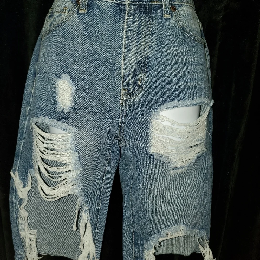 New Fashion Nova's Ayesha Longline Distressed Denim Shorts Women's Size 1 Small
